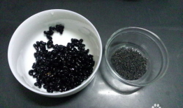 黑豆跟黑芝麻豆浆,营养双倍，健康加分